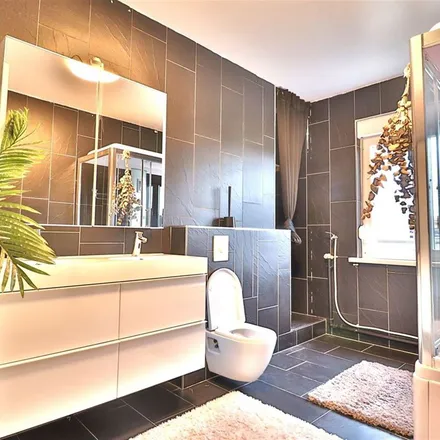 Rent this 5 bed apartment on Pluimstraat 18 in 8500 Kortrijk, Belgium