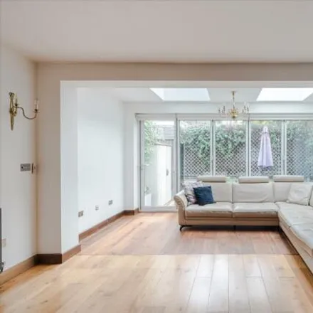 Image 6 - 32 Abbey Road, London, NW8 9AU, United Kingdom - Townhouse for sale