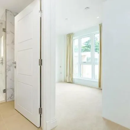 Image 4 - Camera House, Broom Road, London, TW11 9FH, United Kingdom - Room for rent