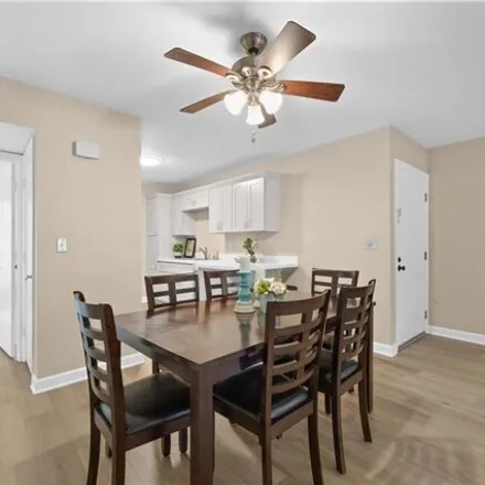 Image 7 - 2524 Westmoreland Drive, Guilford Hills, Greensboro, NC 27408, USA - Condo for sale
