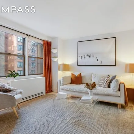 Rent this studio apartment on Quaker Ridge in East 21st Street, New York