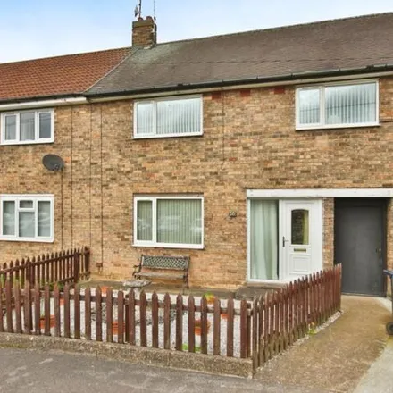 Buy this 3 bed townhouse on Bothwell Grove in Hull, HU9 5JY