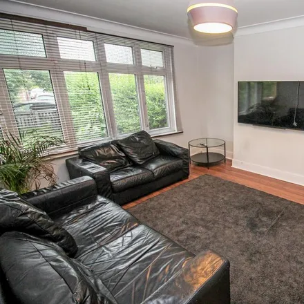 Rent this 4 bed townhouse on 37 Stanmore Crescent in Leeds, LS4 2RY