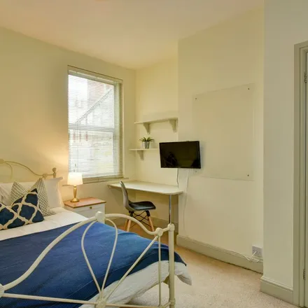 Image 4 - 44 Manston Road, Exeter, EX1 2QA, United Kingdom - Apartment for rent