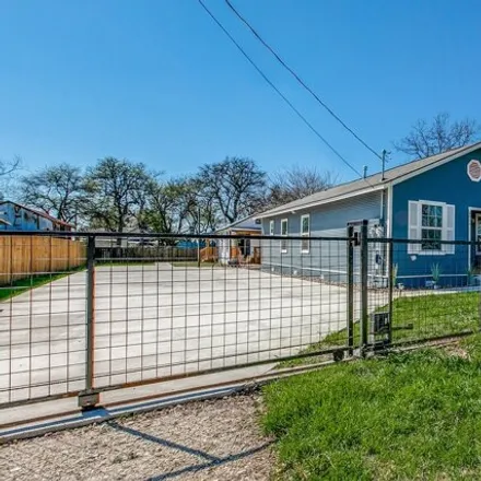 Buy this 3 bed house on 1026 North Center in San Antonio, TX 78202