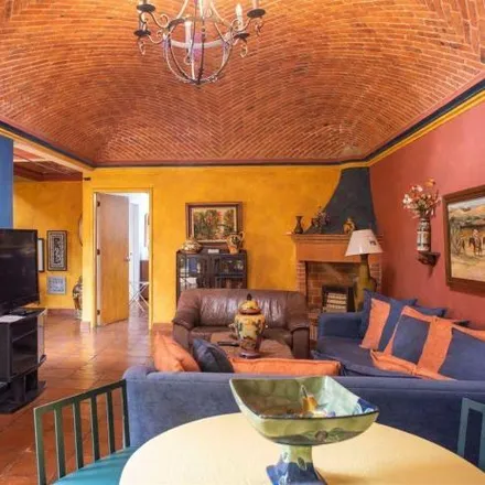 Buy this 4 bed house on Calle Fuente del Moro 3 in Residencial Las Fuentes, 37740 San Miguel de Allende