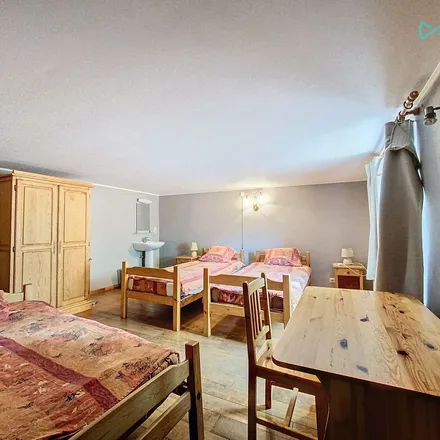 Rent this 4 bed apartment on Rue Emile Mahaux in 5170 Profondeville, Belgium