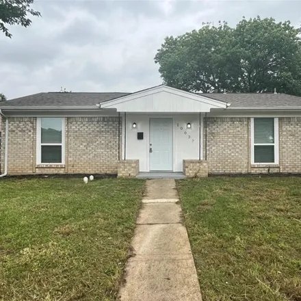 Rent this 3 bed house on 10037 Hymie Circle in Dallas, TX 75217
