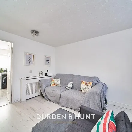 Image 3 - Devereux Road, Badgers Dene, Grays, RM16 6PD, United Kingdom - Apartment for rent