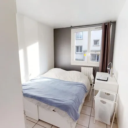 Rent this 3 bed apartment on 1 Rue du Docteur Calmette in 38000 Grenoble, France