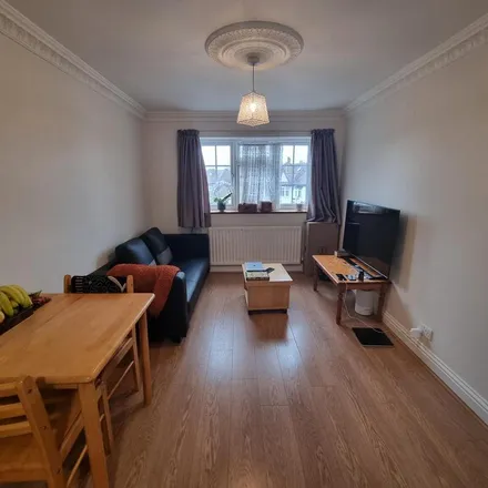 Image 2 - Hale Lane, The Hale, London, NW7 3NX, United Kingdom - Apartment for rent