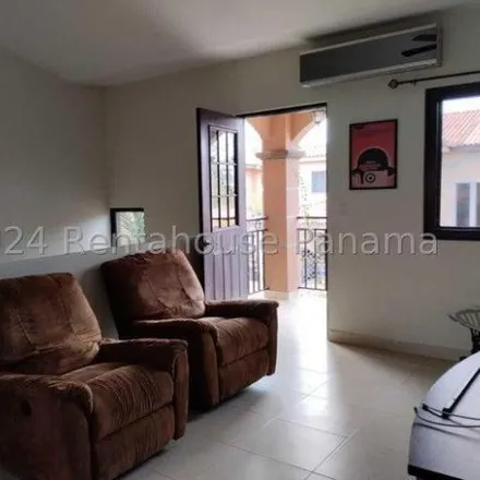 Rent this 3 bed house on Panamá