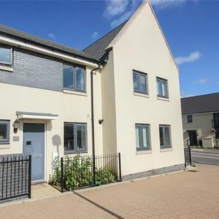 Rent this 3 bed townhouse on 10 Pear Tree Leaze in Bristol, BS34 5SY
