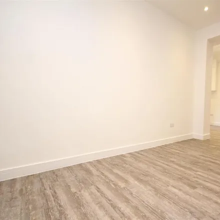 Image 5 - Mathon Court, Guildford, GU1 1SY, United Kingdom - Apartment for rent