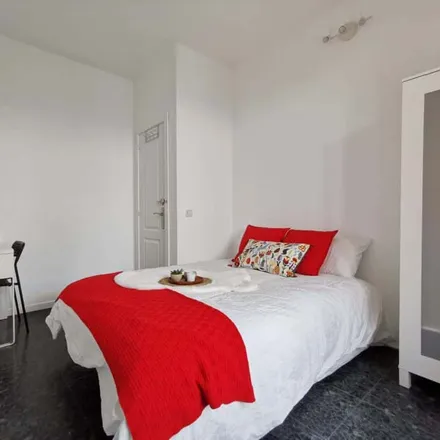 Rent this 11 bed room on Calle Preciados in 42, 28013 Madrid