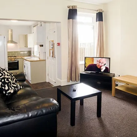 Image 2 - Westbrook Bank, Sheffield, S11 8YH, United Kingdom - Apartment for rent