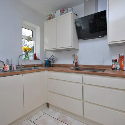 Rent this 3 bed apartment on Queen Eleanor's Road in Guildford, GU2 7SL