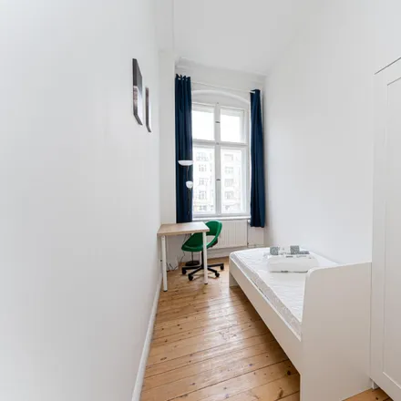 Rent this 6 bed room on Wisbyer Straße 71 in 10439 Berlin, Germany