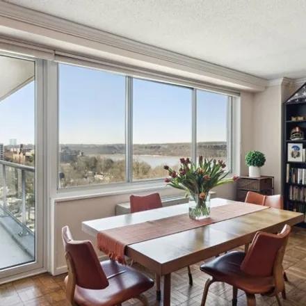 Image 1 - The Whitehall, Henry Hudson Parkway West, New York, NY 10471, USA - Apartment for sale