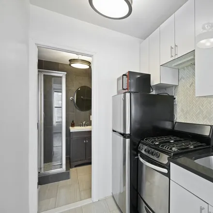 Image 3 - 534 East 14th Street - Apartment for rent