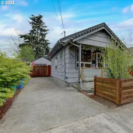 Buy this 2 bed house on 6104 Southeast 88th Avenue in Portland, OR 97266