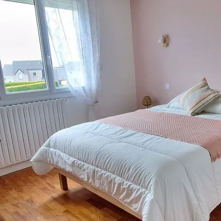 Rent this 4 bed house on 50590 Regnéville-sur-Mer