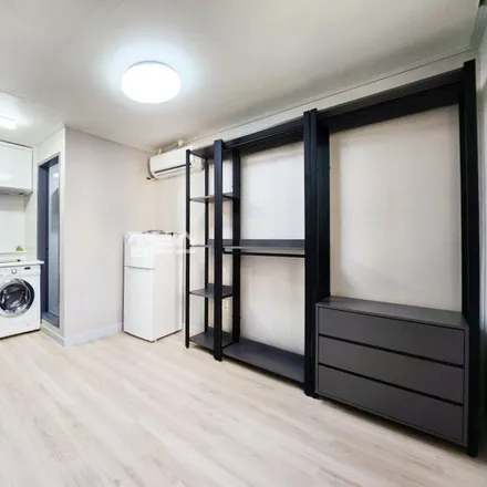 Rent this studio apartment on 서울특별시 관악구 봉천동 905-1