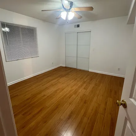 Image 1 - 757 Wilcox Avenue, Los Angeles, CA 90038, USA - Room for rent