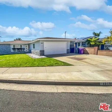 Buy this 3 bed house on 1937 Hidden Lane in Long Beach, CA 90815