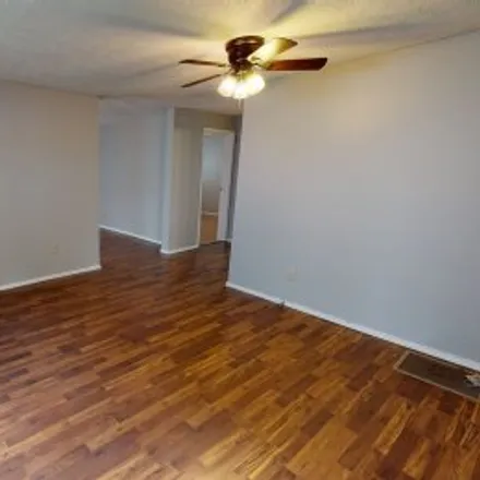 Buy this 3 bed apartment on 725 Oak Street