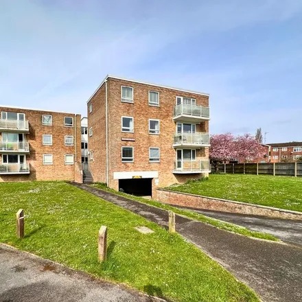 Rent this 2 bed apartment on Curlew Road in Christchurch, BH23 4DB