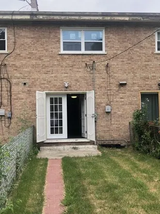 Rent this 2 bed townhouse on 8527 South Racine Avenue in Chicago, IL 60620