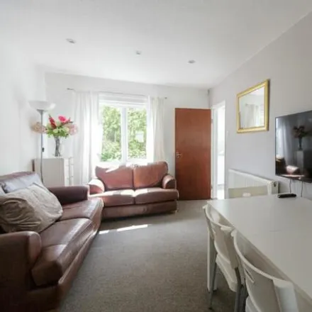 Rent this 5 bed townhouse on Bantock Way in Harborne, B17 0LY