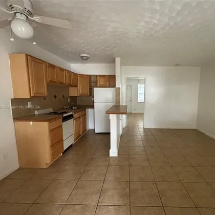 Image 2 - 604 Northeast 12th Avenue, Fort Lauderdale, FL 33304, USA - House for rent