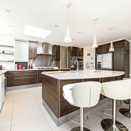 Rent this 5 bed apartment on Albion Road in London, KT2 7BZ