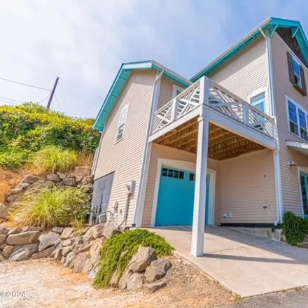 Image 4 - 2613 Southwest Anemone Avenue, Lincoln City, OR 97367, USA - House for sale