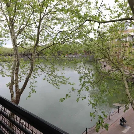 Rent this 2 bed apartment on Brunswick Quay in Surrey Quays, London