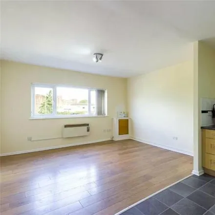 Image 4 - Eddie Colman Close, Manchester, M40 2GZ, United Kingdom - Apartment for sale