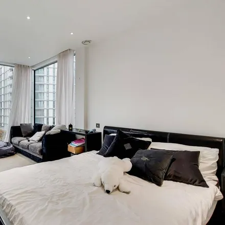 Rent this 2 bed apartment on Catalina House in Canter Way, London