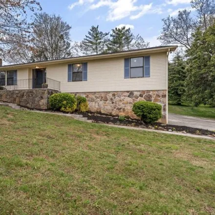 Buy this 3 bed house on 633 Greenwood Drive in Clinton, TN 37716