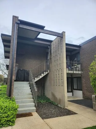 Buy this 2 bed condo on 954 Woodlawn Avenue in Grand Haven, MI 49417