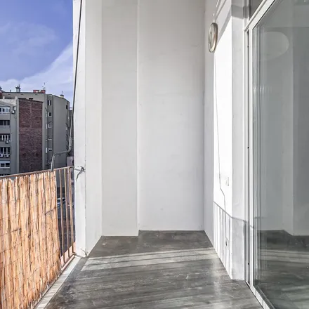 Rent this 2 bed apartment on Mobles114 in Carrer de Julián Romea, 16