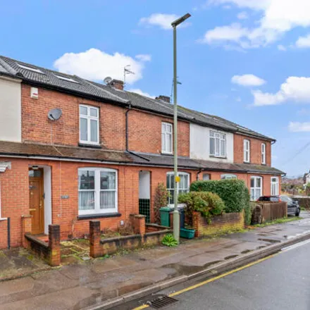 Buy this 3 bed townhouse on Yattendon Road in Horley, RH6 7BS