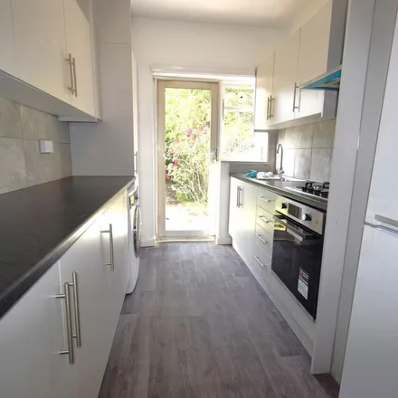 Rent this 4 bed duplex on Pettsgrove Avenue in London, HA0 3AG
