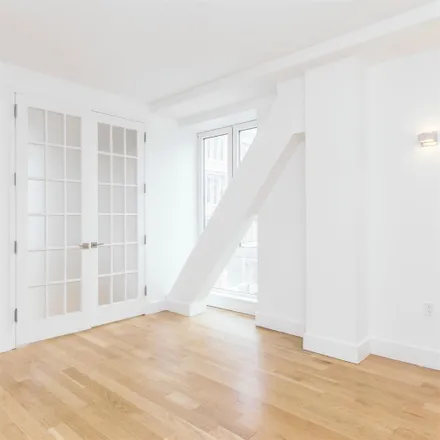 Image 6 - 74 Maujer Street, New York, NY 11206, USA - Room for rent