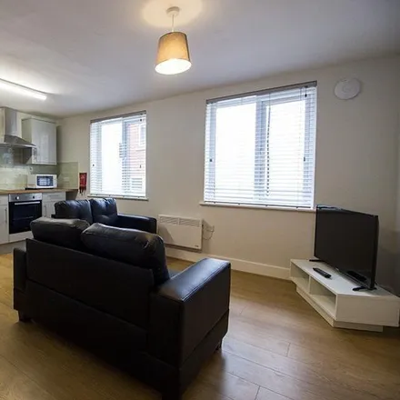 Rent this 3 bed apartment on China Taste in 151 Mansfield Road, Nottingham