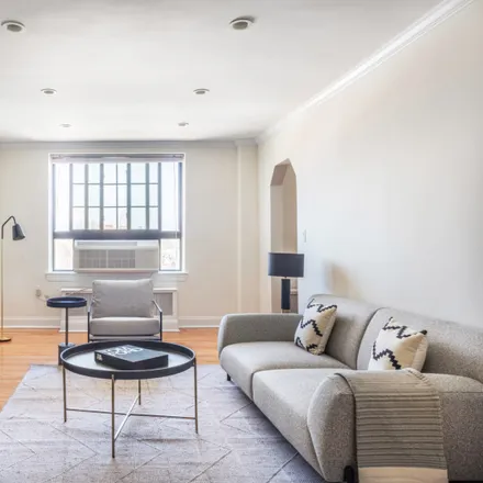 Rent this 2 bed apartment on Harvard Art Museums in Broadway, Cambridge
