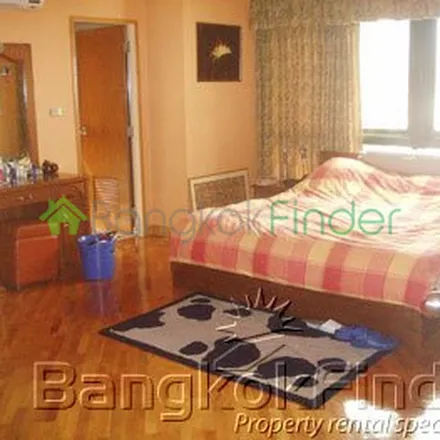 Rent this 3 bed apartment on Bobsons Suites in Soi Sukhumvit 31, Asok