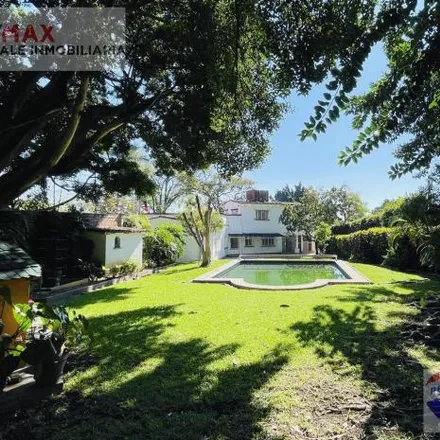 Buy this 5 bed house on Privada Segunda Privada Cuauhtémoc in Jacarandas, 62448 Cuernavaca