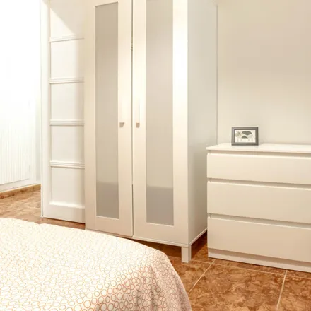 Rent this 6 bed room on Carrer del Marqués de Zenete in 13, 46007 Valencia